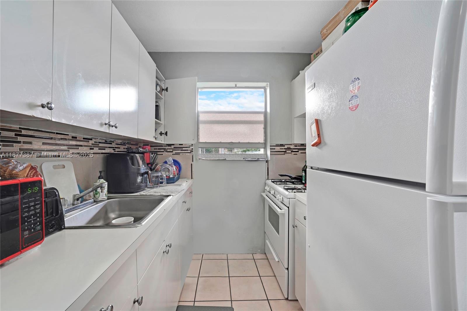 1255 West 49th Place, Unit H202 Hialeah, FL 33012 - Photo 12 of 47