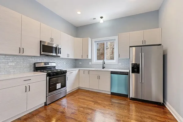 $2,700 | 5955 West Superior Street, Unit 2, Chicago, IL 60644