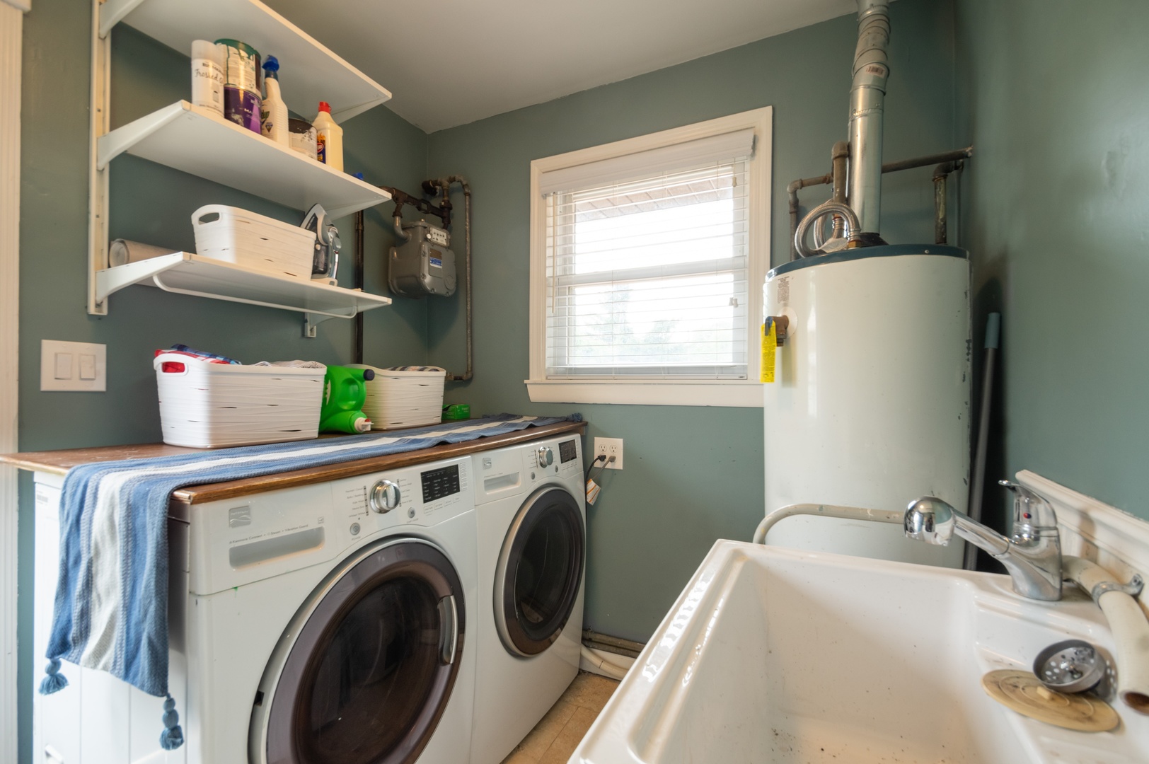 1315 Elliott Street Park Ridge, IL 60068 - Photo 9 of 10 a utility room with sink dryer and washer