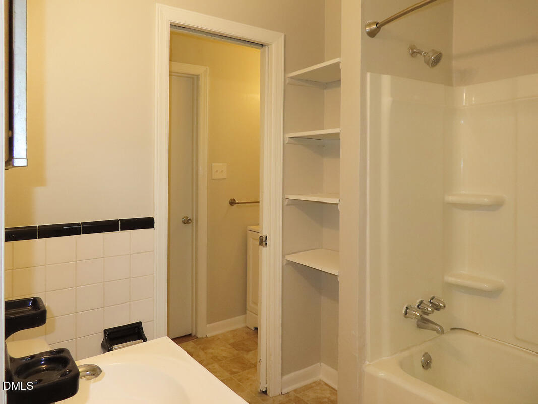 424 Ridgefield Road Chapel Hill, NC 27517 - Photo 14 of 23 Bathroom 2