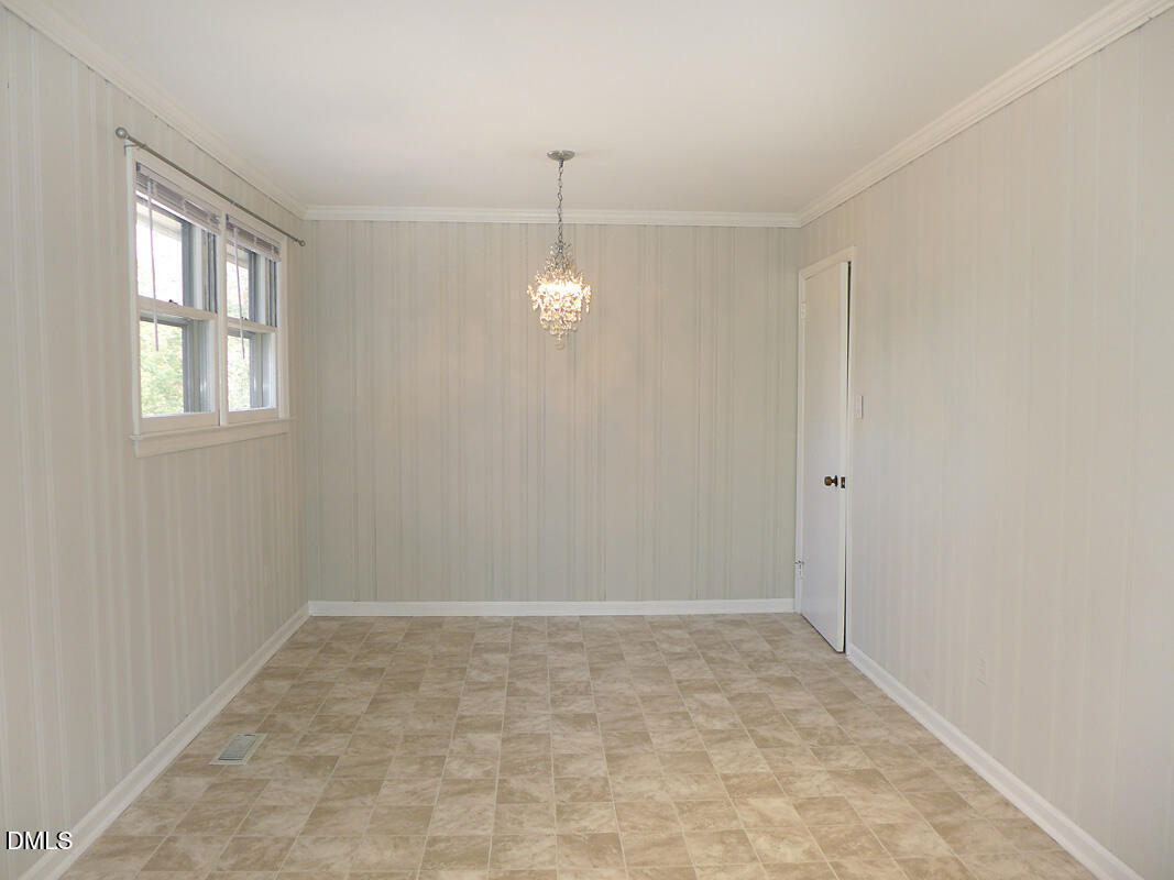 424 Ridgefield Road Chapel Hill, NC 27517 - Photo 6 of 23 Dining Area