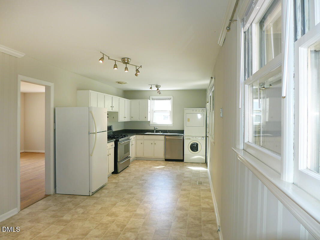 424 Ridgefield Road Chapel Hill, NC 27517 - Photo 8 of 23 Kitchen 3