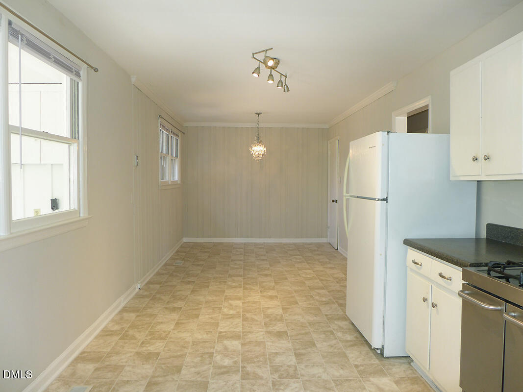 424 Ridgefield Road Chapel Hill, NC 27517 - Photo 9 of 23 Kitchen 2