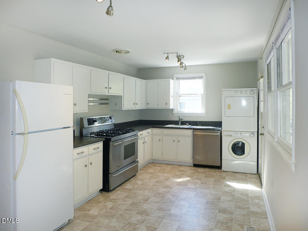 424 Ridgefield Road Chapel Hill, NC 27517 - Photo 10 of 23 Kitchen 5