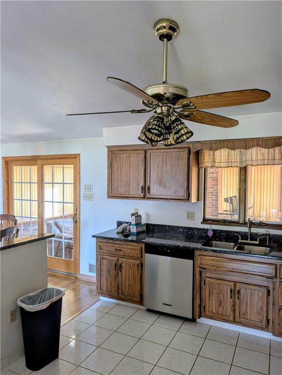 74 Windcrest Drive Cecil, PA 15321 - Photo 3 of 10