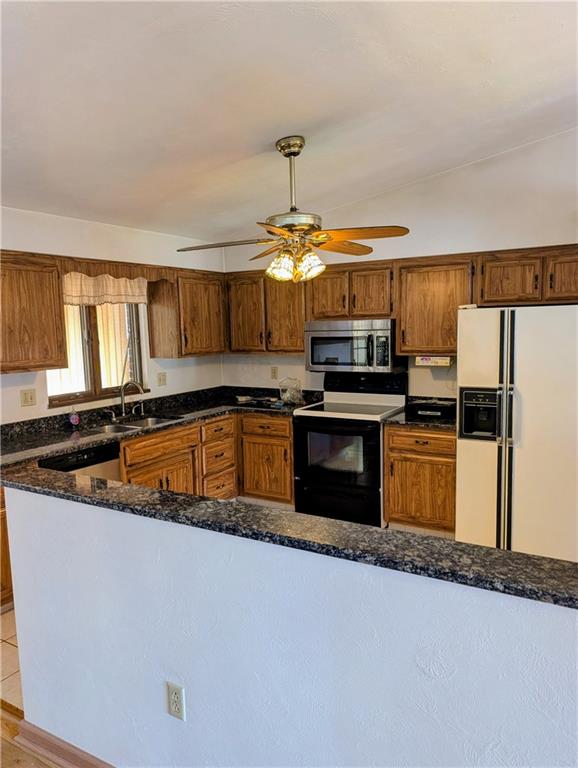 74 Windcrest Drive Cecil, PA 15321 - Photo 4 of 10