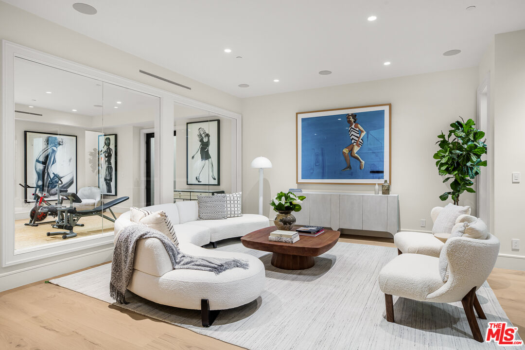 415 North Cliffwood Avenue Los Angeles, CA 90049 - Photo 17 of 32 Gallery Image 17