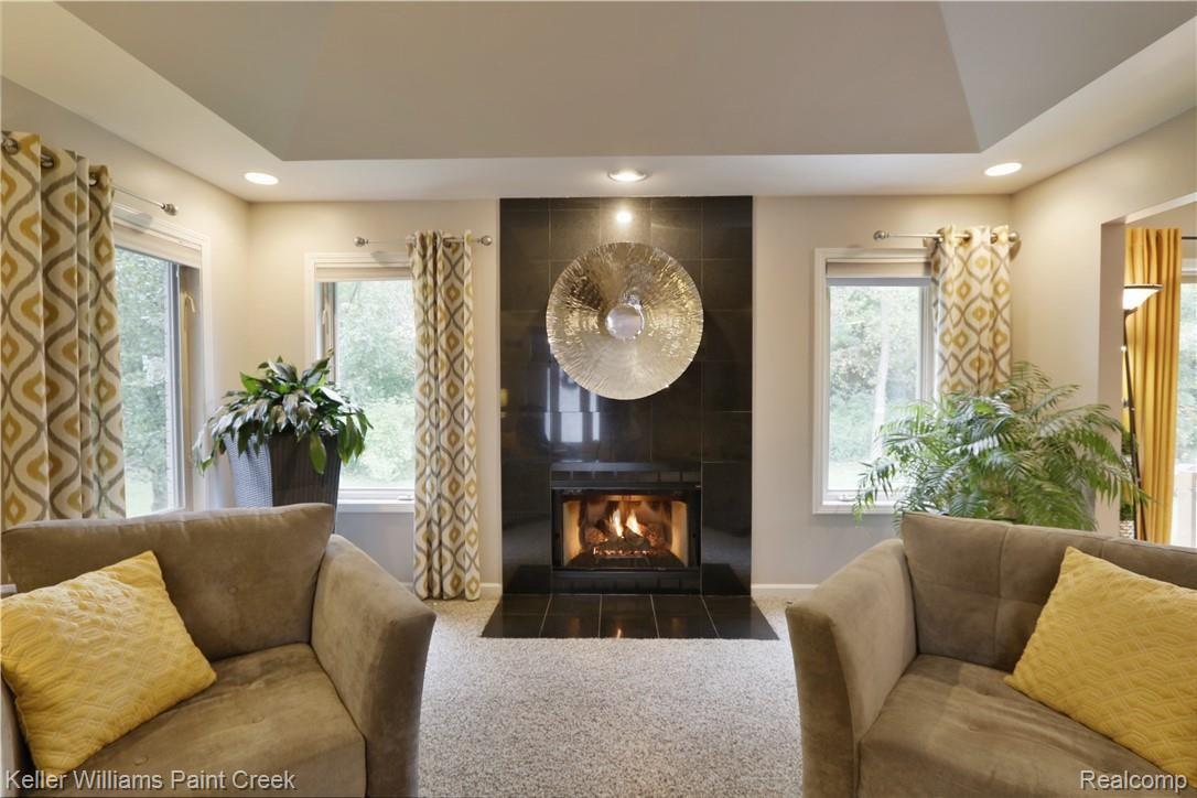 49308 Monte Road New Baltimore, MI 48047 - Photo 14 of 38 family room 3.jpg