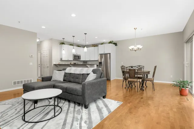 $475,000 | 17710 Valley Cove Court, Wayzata, MN 55391