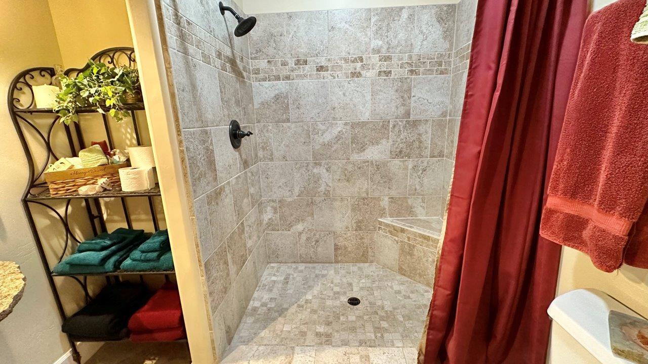 253 Rocky Road Trail, OR 97541 - Photo 41 of 67 Guest Bath