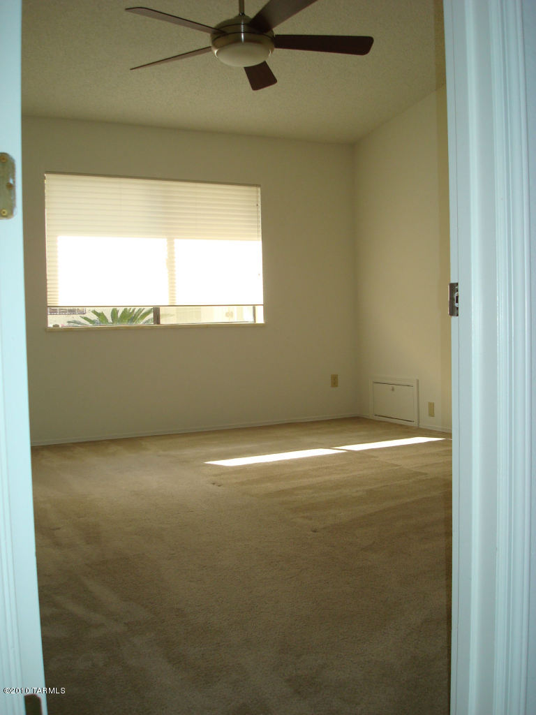 9985 North Desert Sky Road Oro Valley, AZ 85737 - Photo 28 of 43 a view of empty room with wooden floor