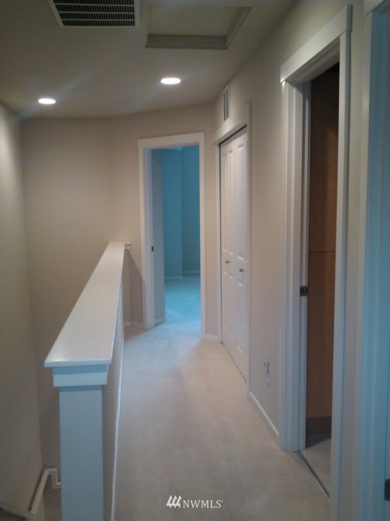 170 Cougar Ridge Road Northwest Issaquah, WA 98027 - Photo 14 of 15