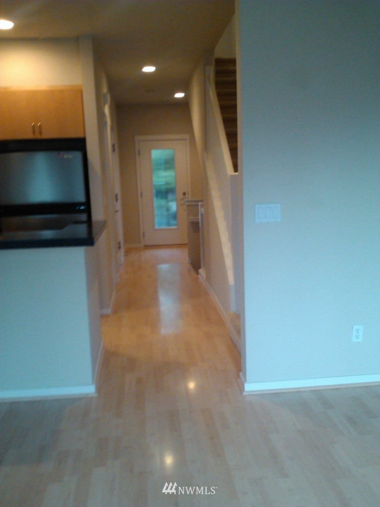 170 Cougar Ridge Road Northwest Issaquah, WA 98027 - Photo 3 of 15