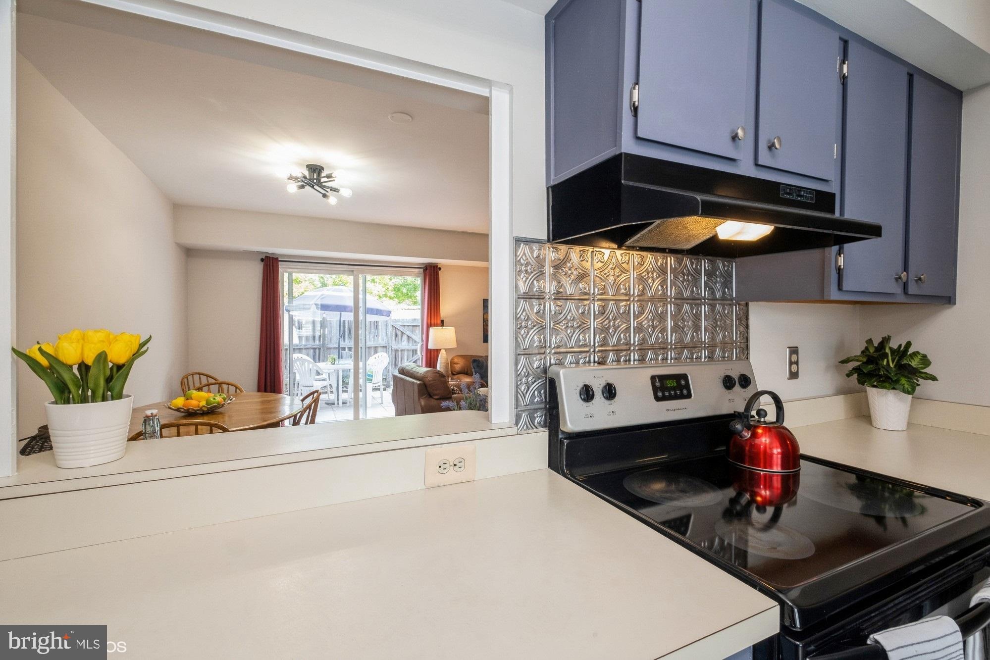 77 Sudbury Square Sterling, VA 20164 - Photo 11 of 33 Passthrough into Dining Room