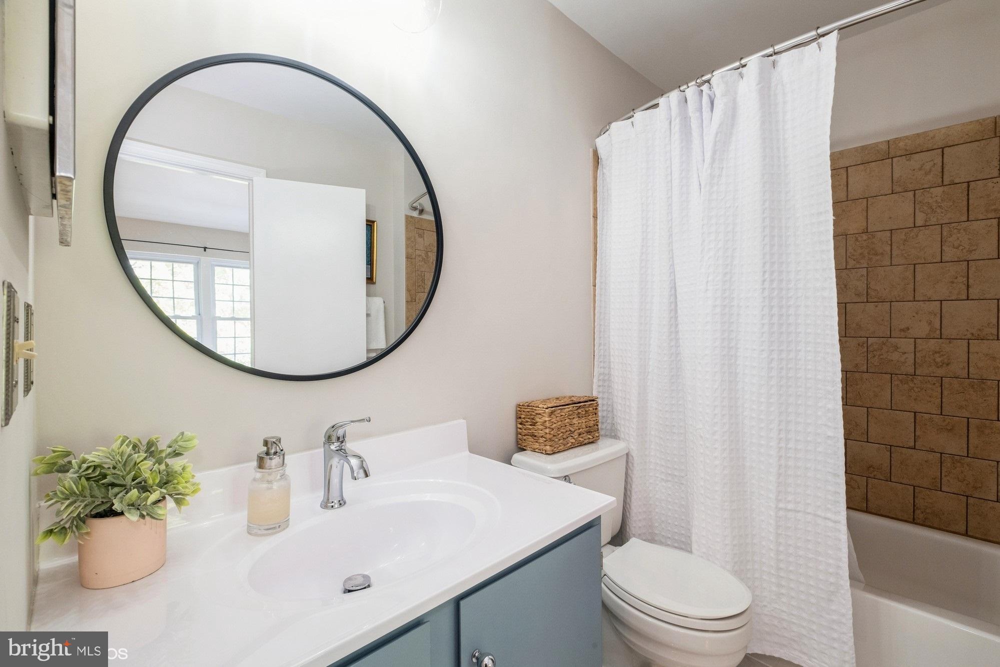 77 Sudbury Square Sterling, VA 20164 - Photo 23 of 33 Upstairs Full Bath