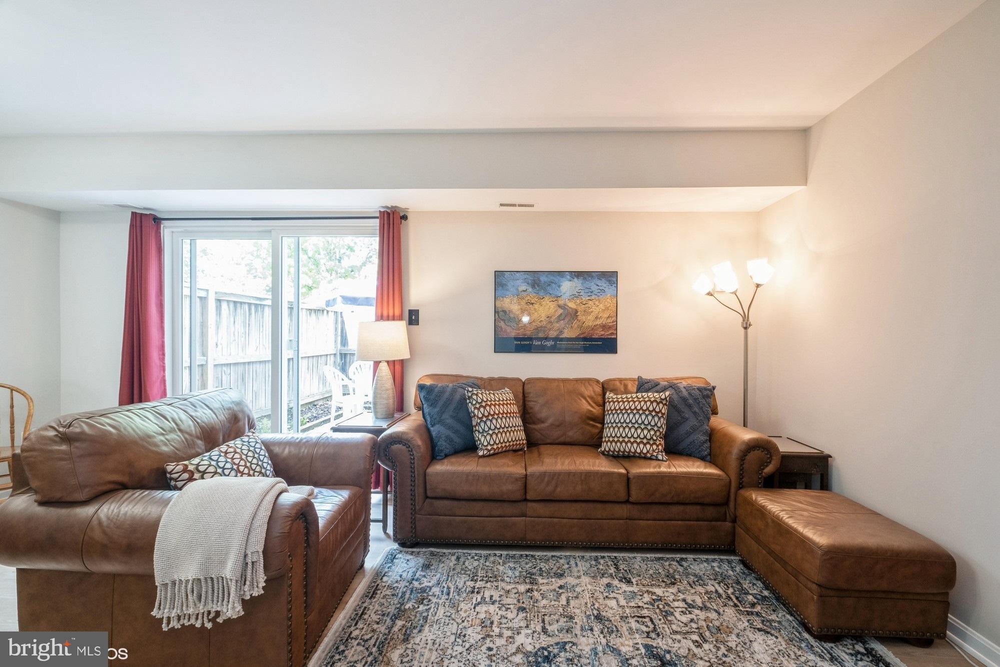 77 Sudbury Square Sterling, VA 20164 - Photo 4 of 33 Living Room