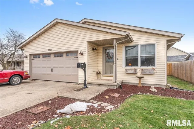 $205,000 | 1023 West Van Buren Street, Auburn, IL 62615