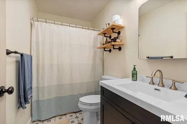 $205,000 | 1023 West Van Buren Street, Auburn, IL 62615