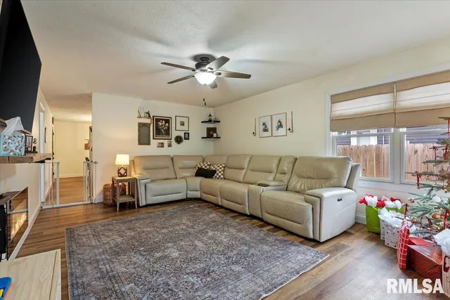 $205,000 | 1023 West Van Buren Street, Auburn, IL 62615