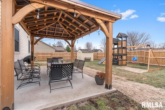 $205,000 | 1023 West Van Buren Street, Auburn, IL 62615