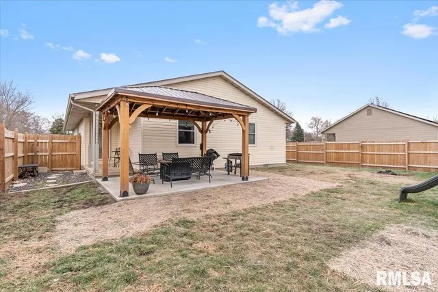 $205,000 | 1023 West Van Buren Street, Auburn, IL 62615