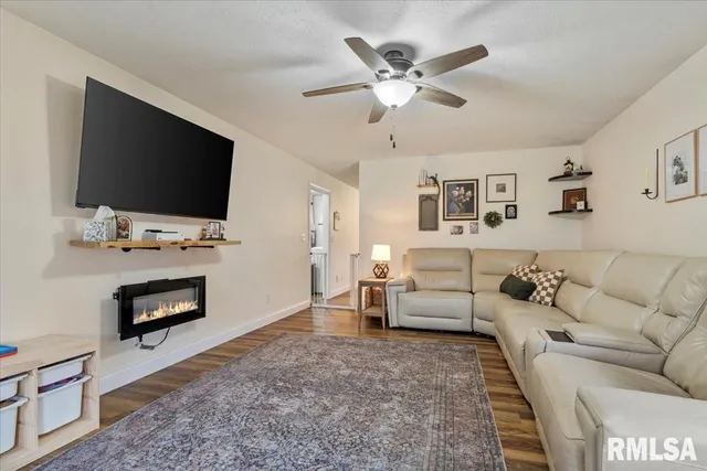 $205,000 | 1023 West Van Buren Street, Auburn, IL 62615