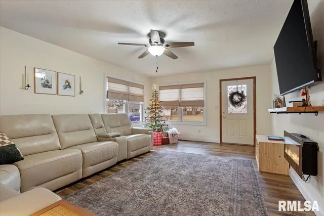 $205,000 | 1023 West Van Buren Street, Auburn, IL 62615