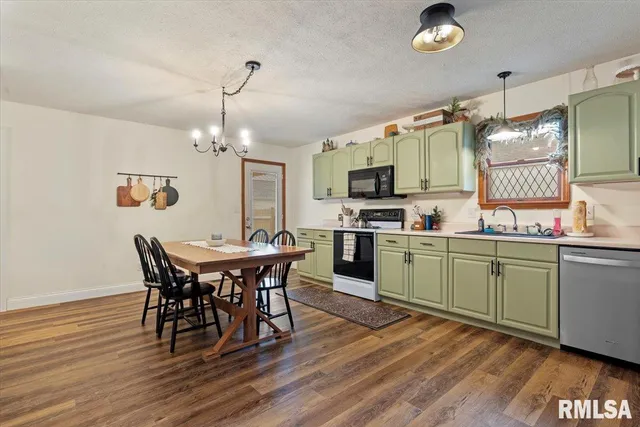 $205,000 | 1023 West Van Buren Street, Auburn, IL 62615