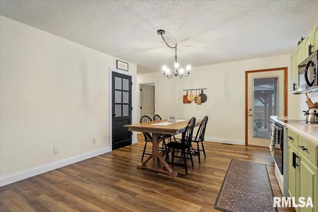 $205,000 | 1023 West Van Buren Street, Auburn, IL 62615