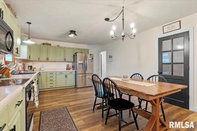 $205,000 | 1023 West Van Buren Street, Auburn, IL 62615