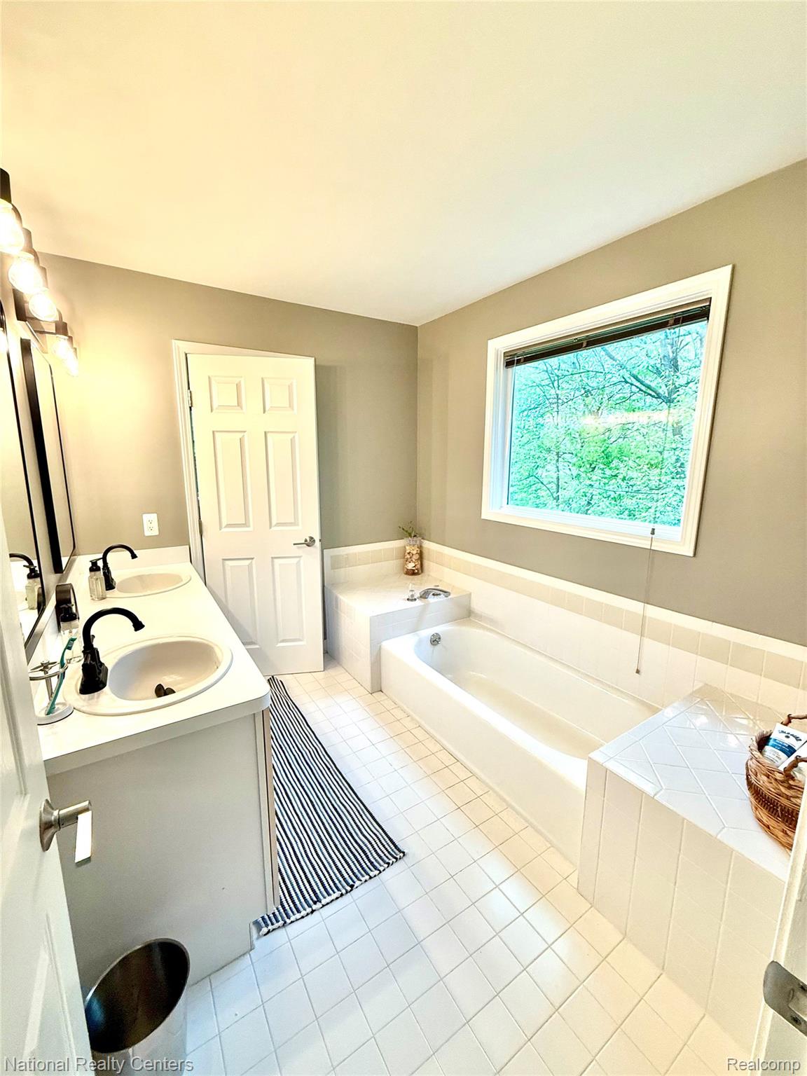 3452 East Highland Road Howell, MI 48843 - Photo 24 of 55 IMG_7610.jpeg