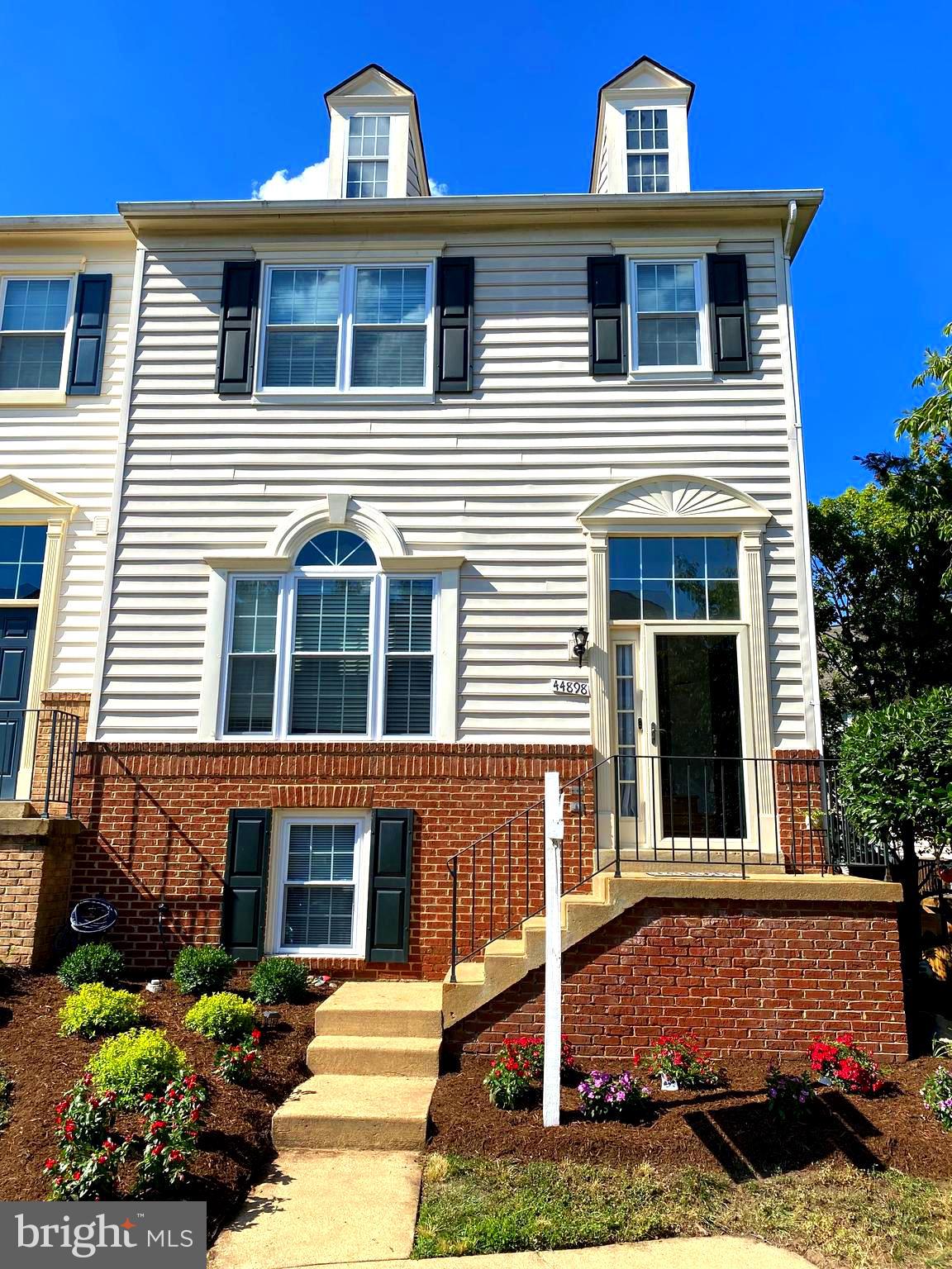 44898 Point Bay Terrace Ashburn, VA 20147 - Photo 3 of 32