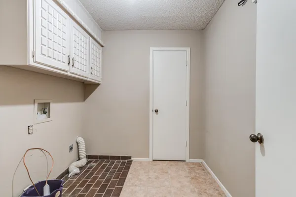 $289,900 | 1601 East Crystal Lane, Brownfield, TX 79316