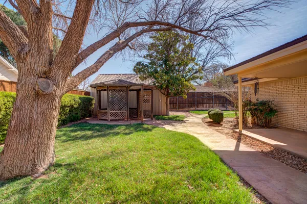 $289,900 | 1601 East Crystal Lane, Brownfield, TX 79316