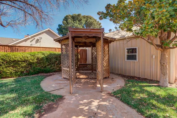 $289,900 | 1601 East Crystal Lane, Brownfield, TX 79316