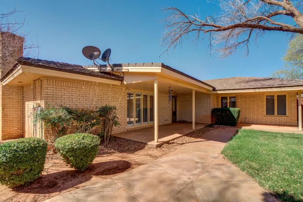 $289,900 | 1601 East Crystal Lane, Brownfield, TX 79316