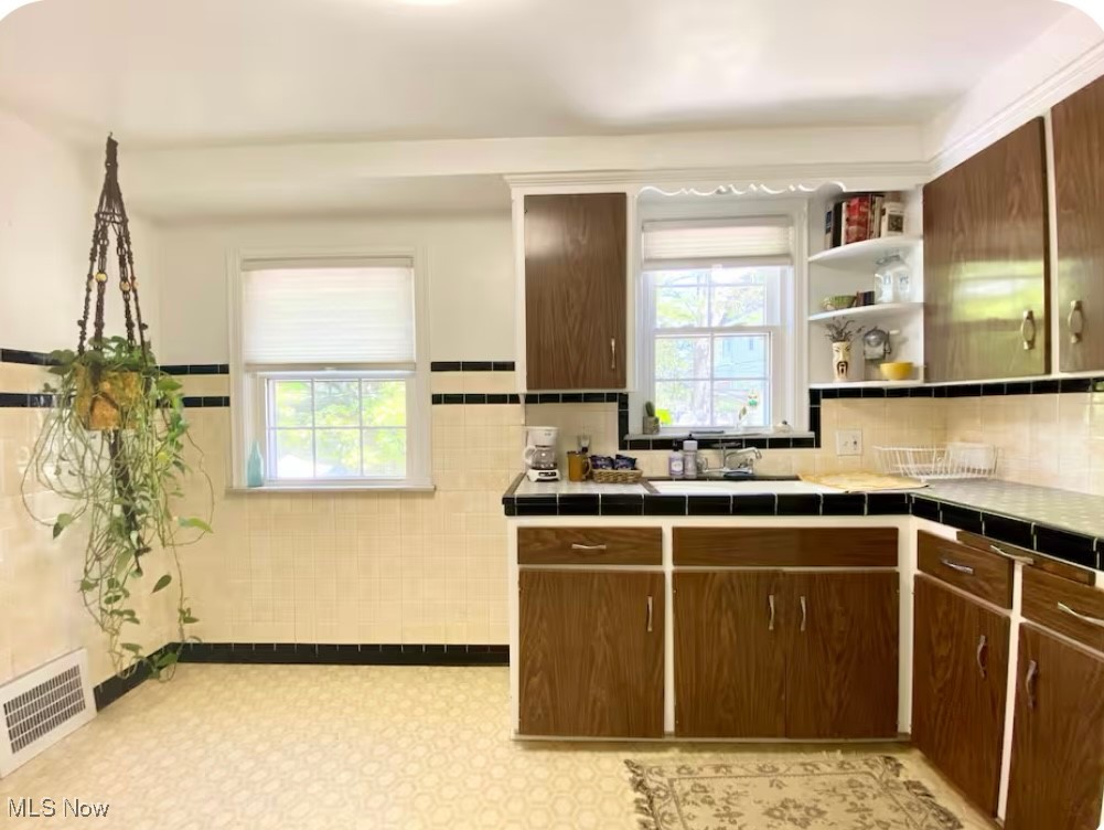 18209 Cornwall Road Cleveland, OH 44119 - Photo 15 of 31 Gallery Image 15
