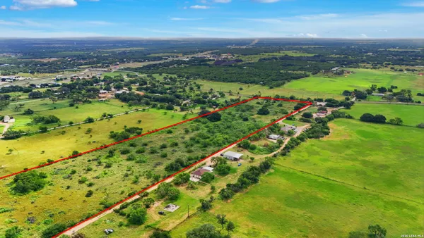 $575,000 | 18291 Luckey Road, Atascosa, TX 78002