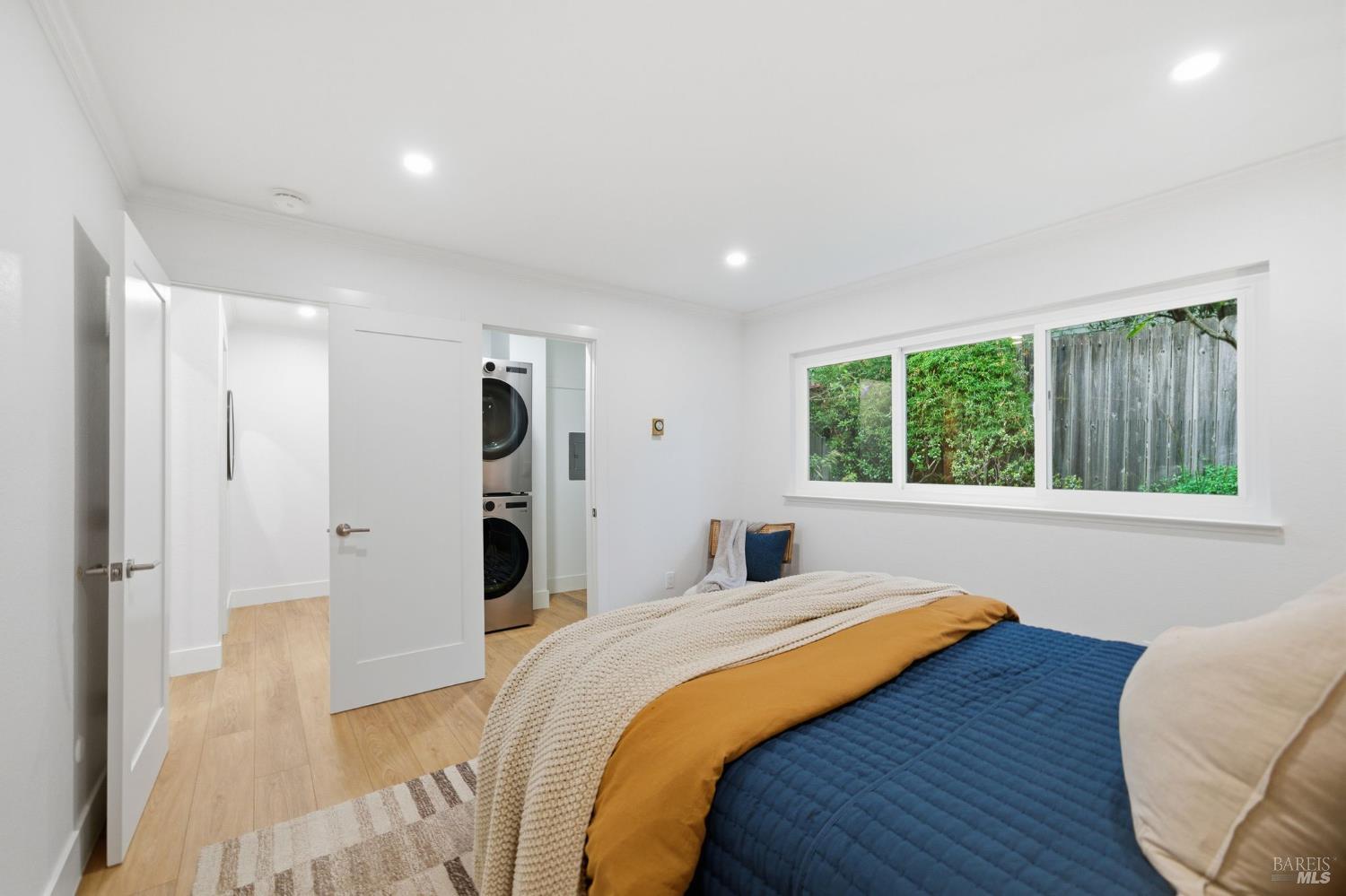 116 Stanford Way Sausalito, CA 94965 - Photo 17 of 37 a bedroom with a bed and a window