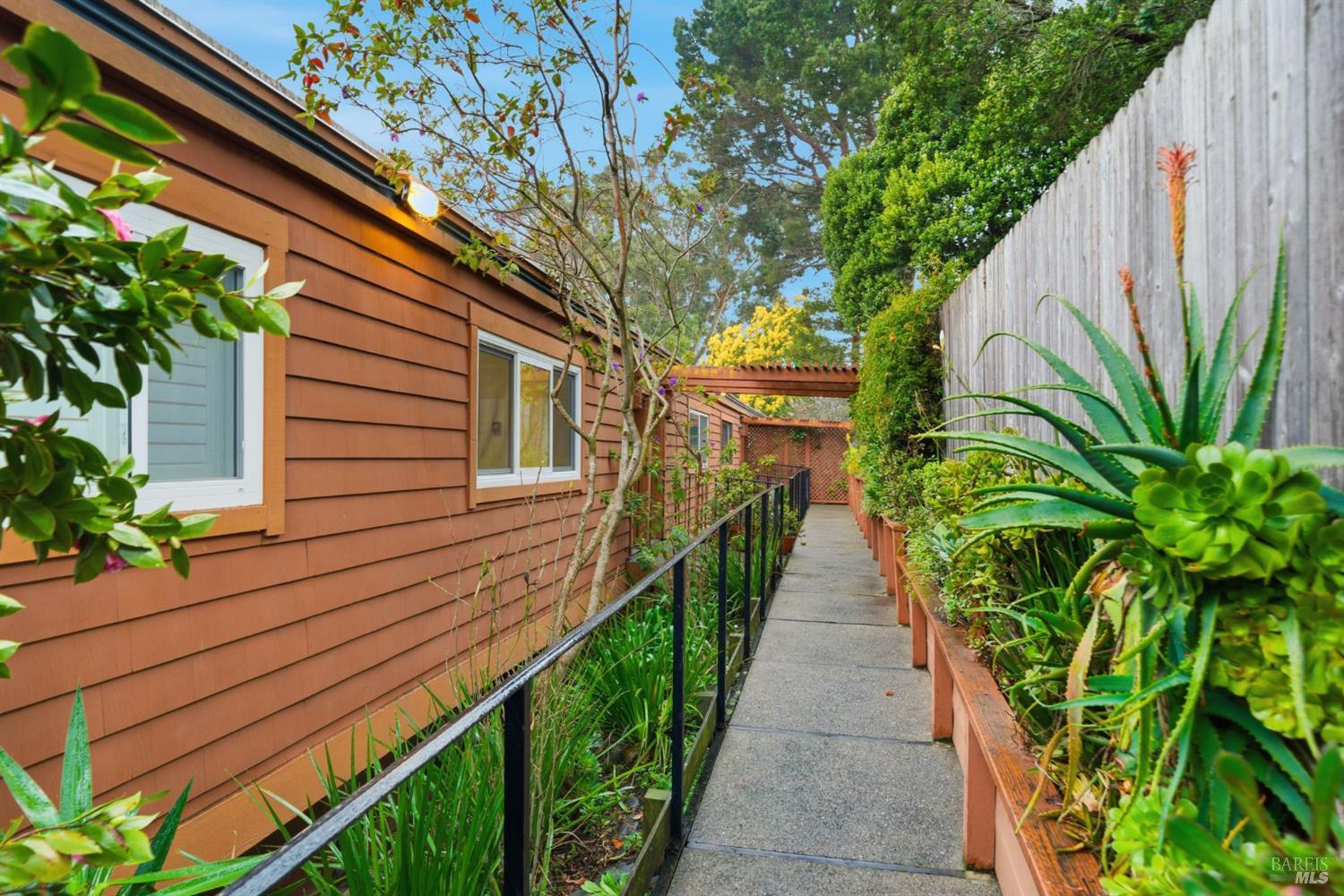 116 Stanford Way Sausalito, CA 94965 - Photo 26 of 37