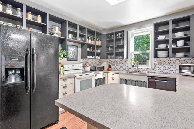 $460,000 | 742 Holly Avenue, St. Paul, MN 55104