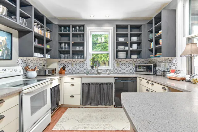 $460,000 | 742 Holly Avenue, St. Paul, MN 55104