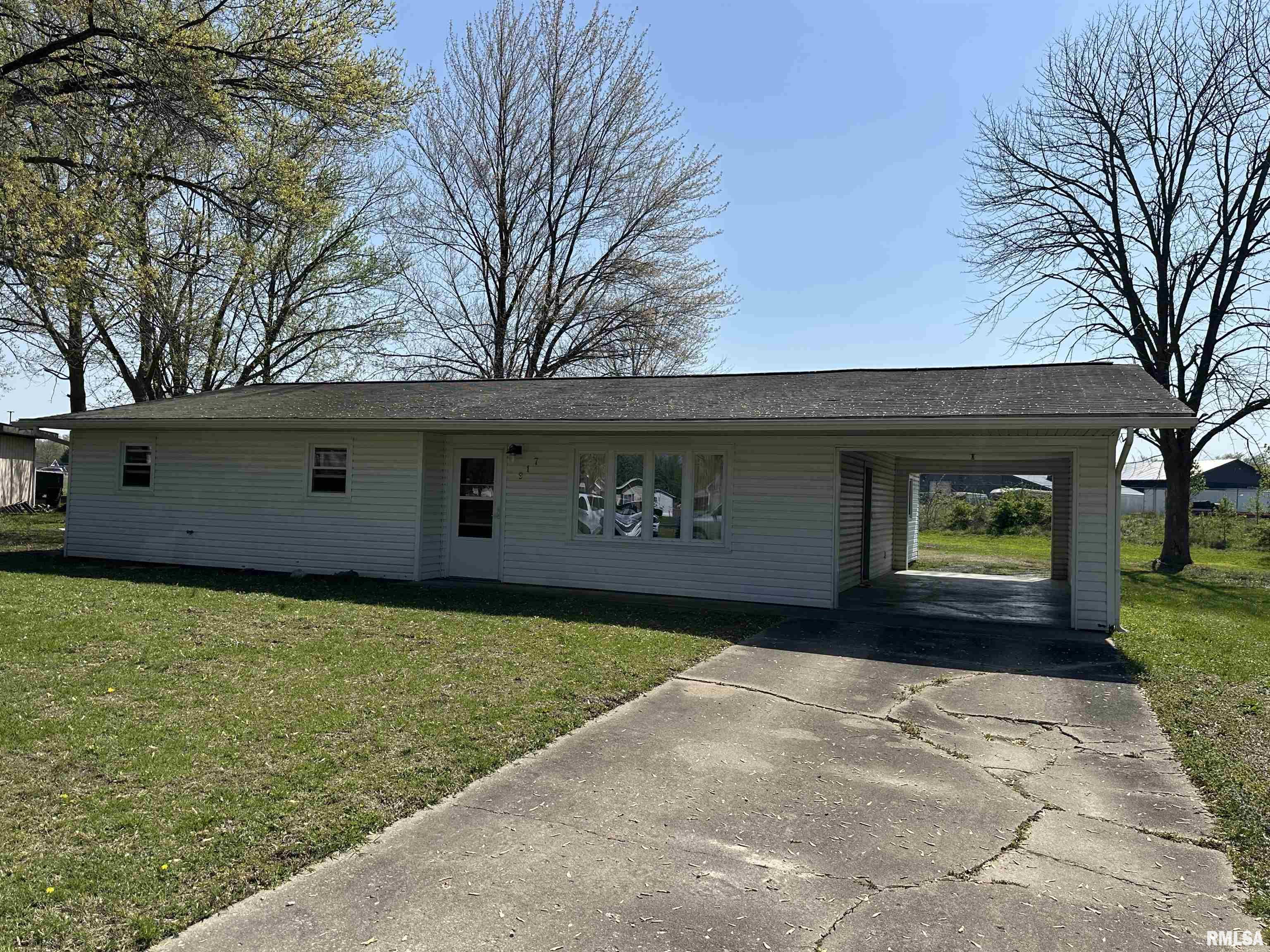 917 Roberta Drive Murphysboro, IL 62966 - Photo 2 of 26