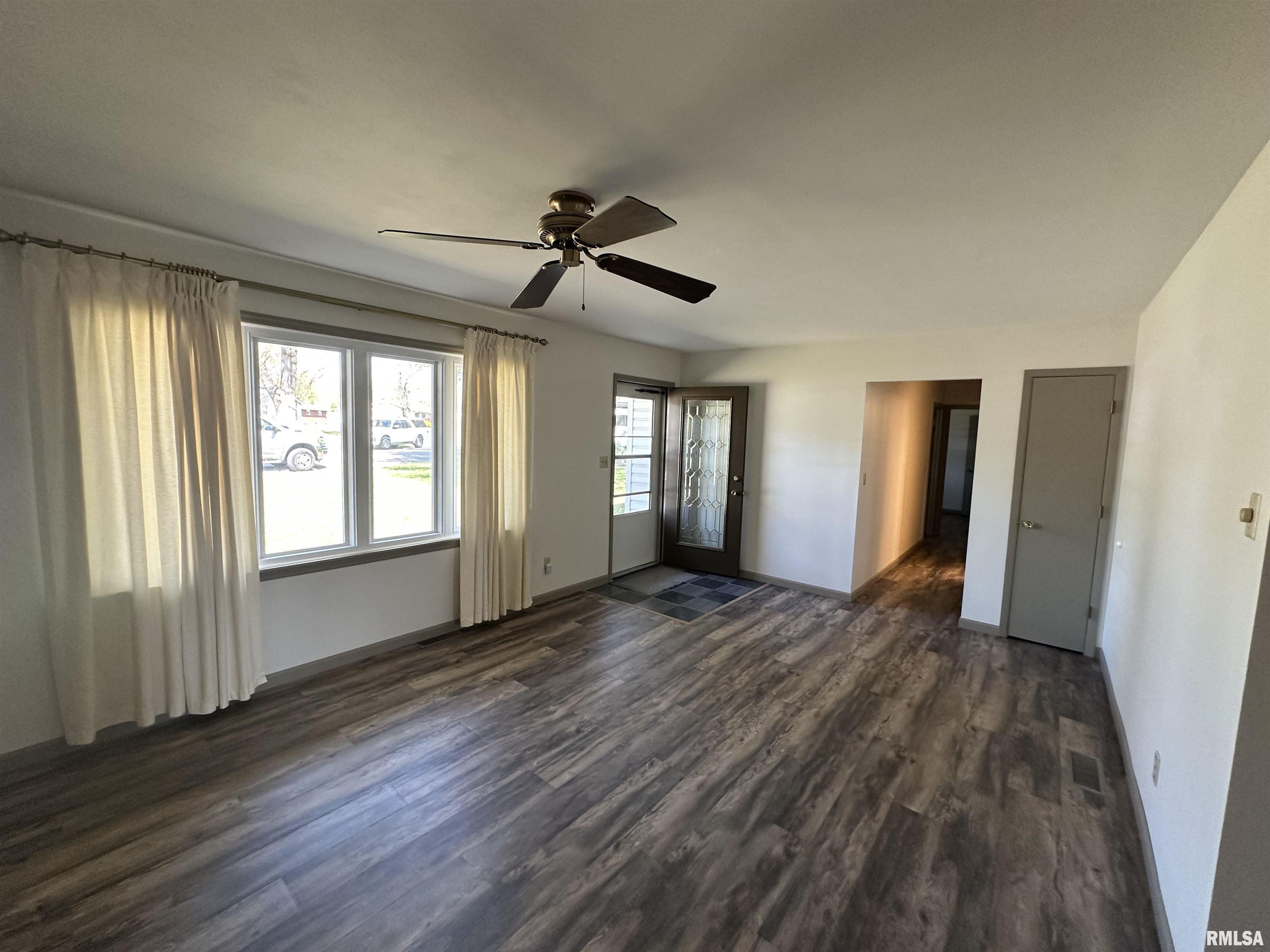 917 Roberta Drive Murphysboro, IL 62966 - Photo 5 of 26