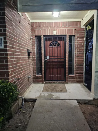 $1,599 | 4611 B Briscoe Street, Houston, TX 77051