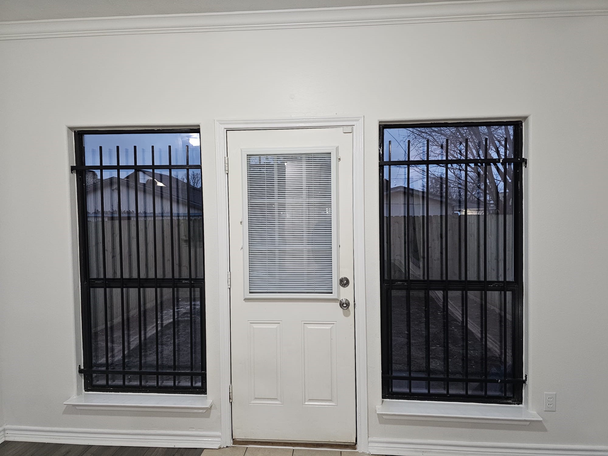 4611 B Briscoe Street Houston, TX 77051 - Photo 10 of 10 a view of a window