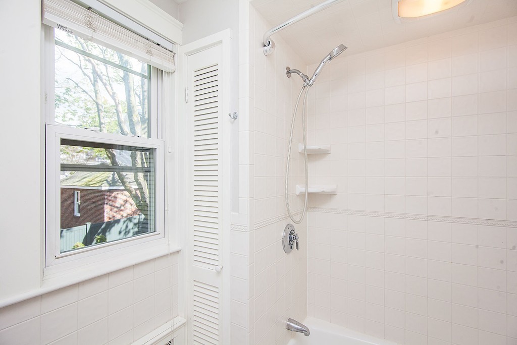 182 Standish Road Watertown, MA 02472 - Photo 16 of 28
