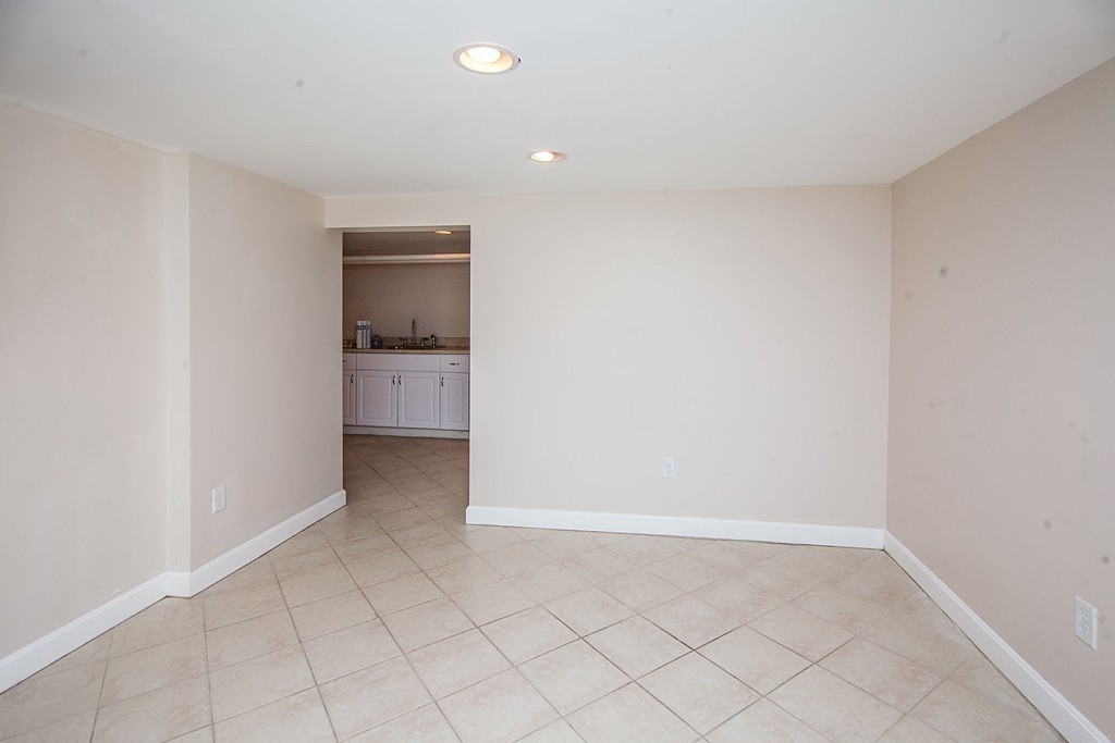 182 Standish Road Watertown, MA 02472 - Photo 22 of 28