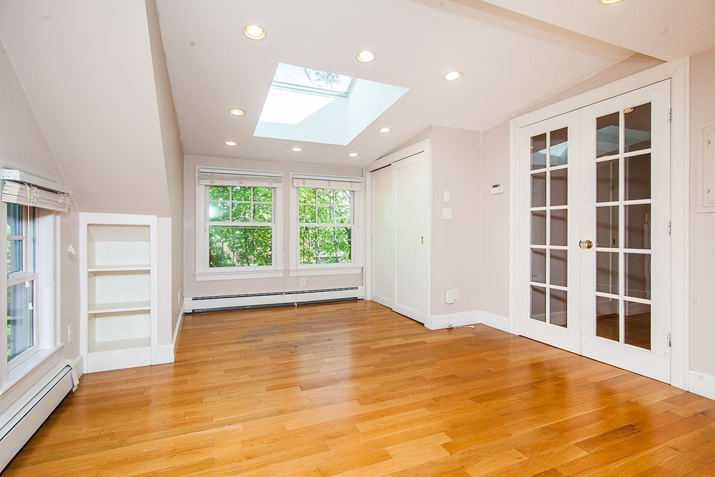 182 Standish Road Watertown, MA 02472 - Photo 5 of 28