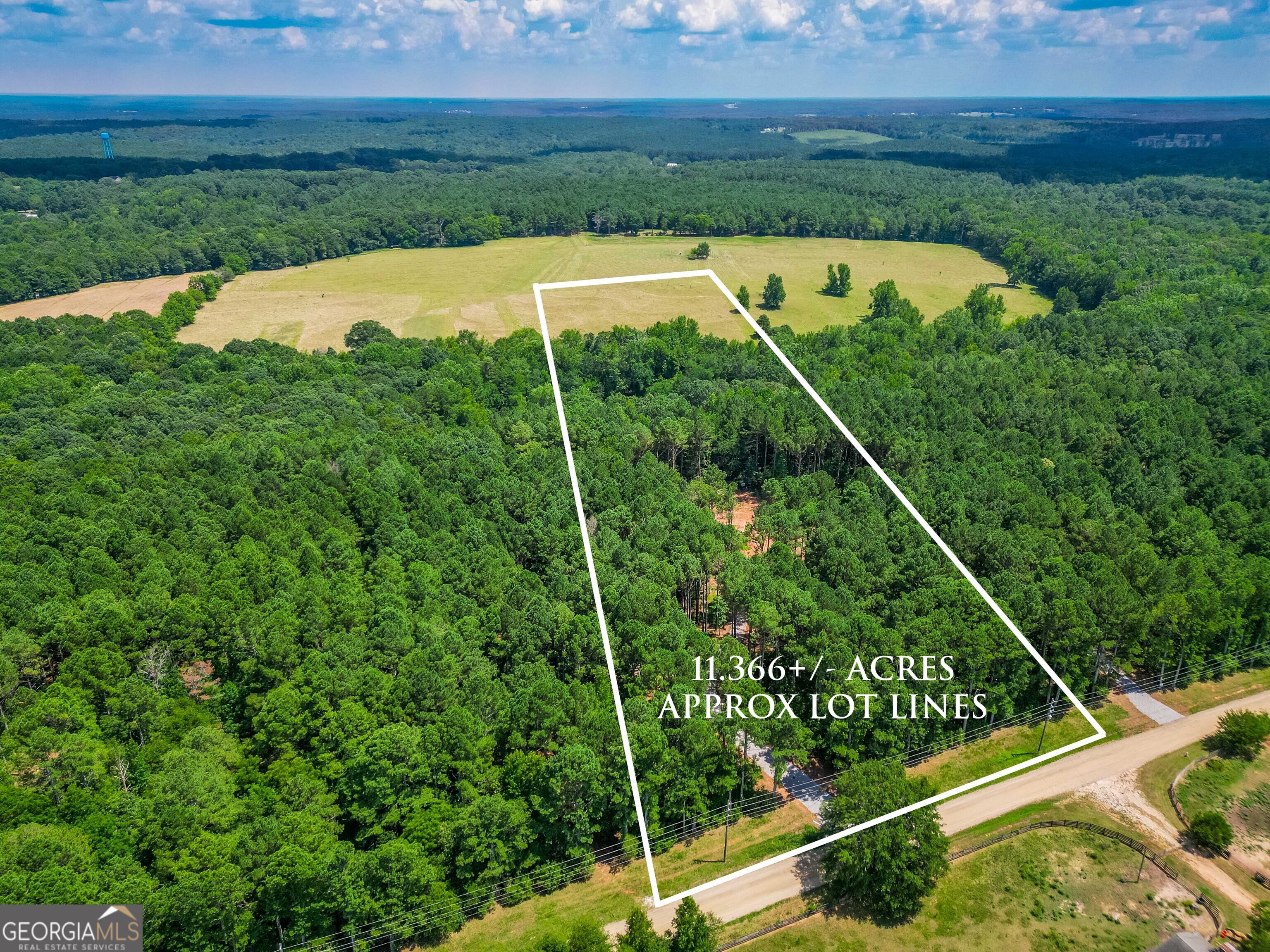 a view of a tennis court